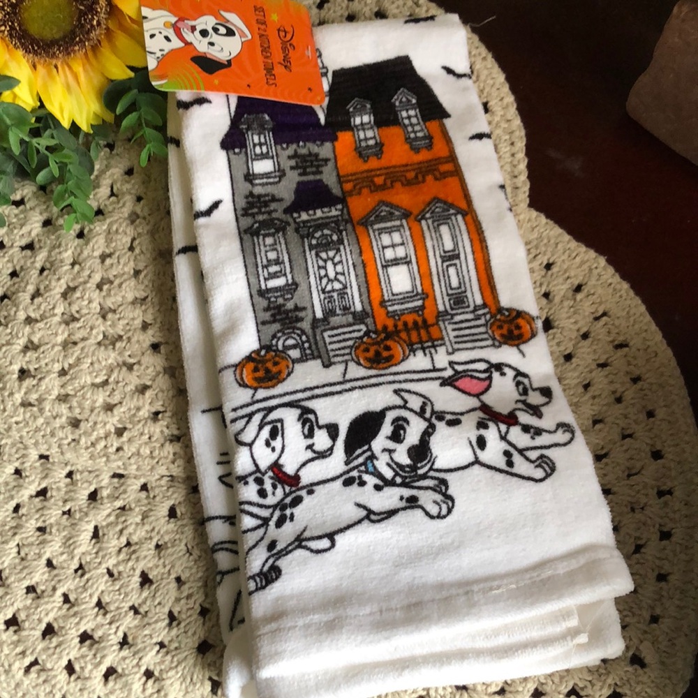 Disney 101 Dalmatians Halloween Kitchen Towels